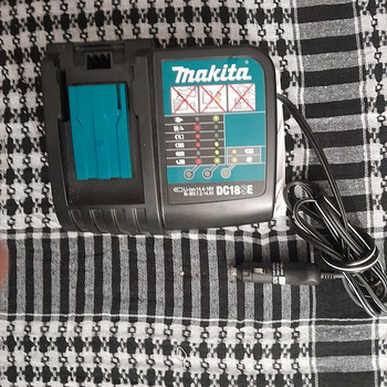 Продается зарядное устройство Makita