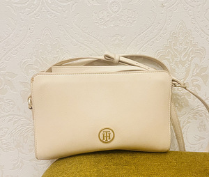 Tommy Hilfiger (1 foto / 1)