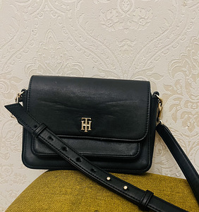 Tommy hilfiger (1 фото из 1)