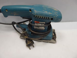 Шлифовальная машинка Makita BO3700 (3 фото из 5)