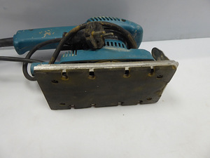 Шлифовальная машинка Makita BO3700 (4 фото из 5)