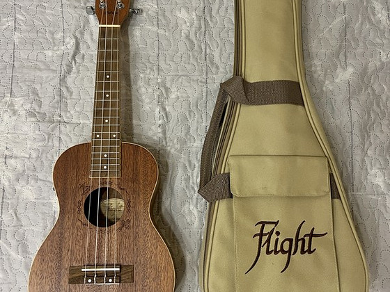 Электроакустическая укулеле Flight