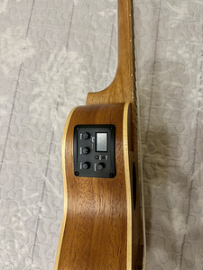 Flight elektro-akustiline ukulele (2 foto / 3)