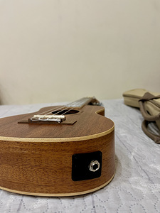 Flight elektro-akustiline ukulele (3 foto / 3)