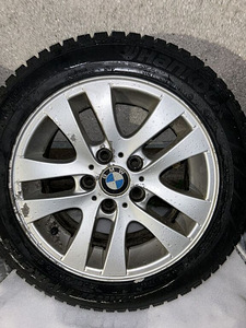 Диски BMW с шипованными шинами 205/55/R16 (4 фото из 6)