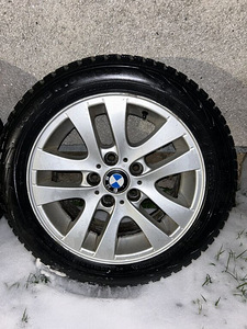 Диски BMW с шипованными шинами 205/55/R16 (5 фото из 6)