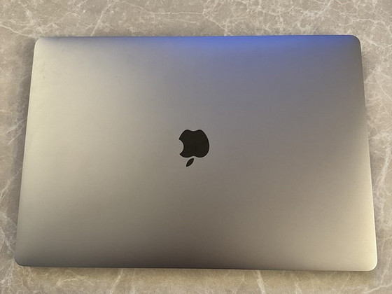MacBook Pro"15 2019