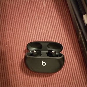 Beats Studio Buds (2 foto / 4)