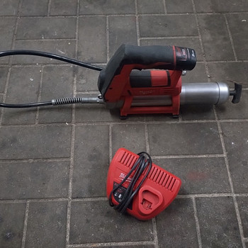 Milwaukee m18 СМАЗОЧНЫЙ ПИСТОЛЕТ