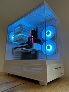 GamINg PC || i7-10700K(5.1GHz Boost) + RTX 3070 8GB OC (1 foto / 3)