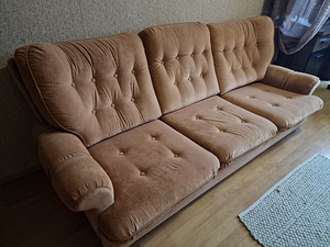 Диван и 2 кресла (2 фото из 3)