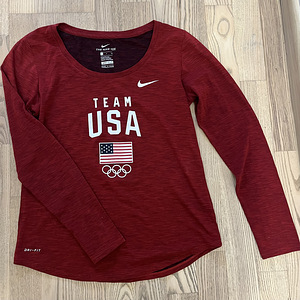 Nike pikkade käistega trennisärk (1 foto / 1)