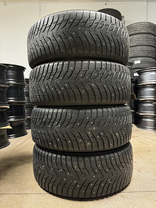 225/55/17 шипованные шины Kumho 5,5-6,5 мм (1 фото из 4)