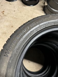 225/55/17 шипованные шины Kumho 5,5-6,5 мм (3 фото из 4)