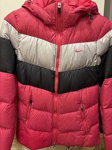 Продам зимнюю куртку Nike (1 фото из 3)