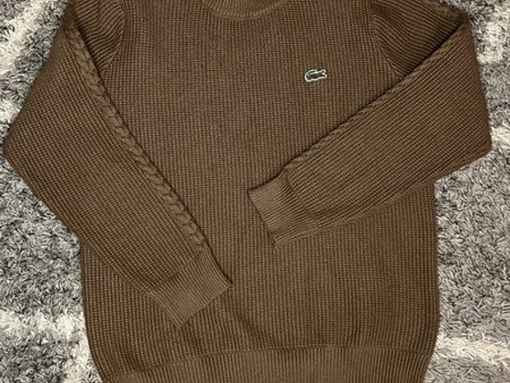 Lacoste sviiter