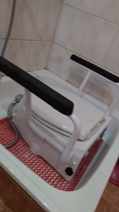 WC poti kõrgendus käetugedega (1 foto / 4)