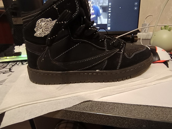 Jordan Travis Scott mustad tossud