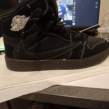 Jordan Travis Scott mustad tossud