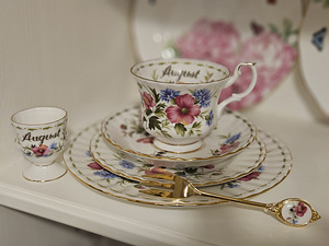 Royal Albert "Flower of the Month" August (1 foto / 8)