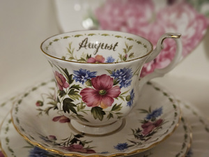 Royal Albert "Flower of the Month" August (5 foto / 8)