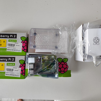 Raspberry PI2 model B + case + adapter