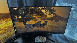 Monitor (2 foto / 4)