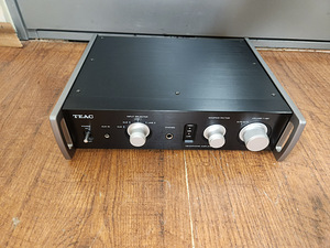 TEAC HA-501 Dual Mono усилитель для наушников (2 фото из 3)