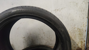 Laufen 255/35 R19 (2 фото из 3)