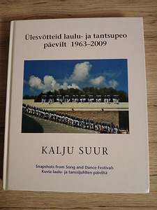 Raamat ÜLESVÕTTEID LAULU - JA TANTSUPEO PÄEVILT 1963-2009 (1 foto / 4)