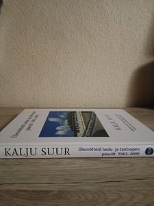 Raamat ÜLESVÕTTEID LAULU - JA TANTSUPEO PÄEVILT 1963-2009 (3 foto / 4)