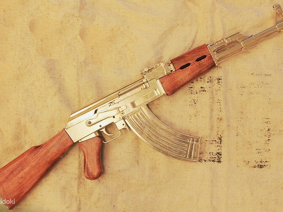 Автомата Калашникова АК-47 "золотая" копия