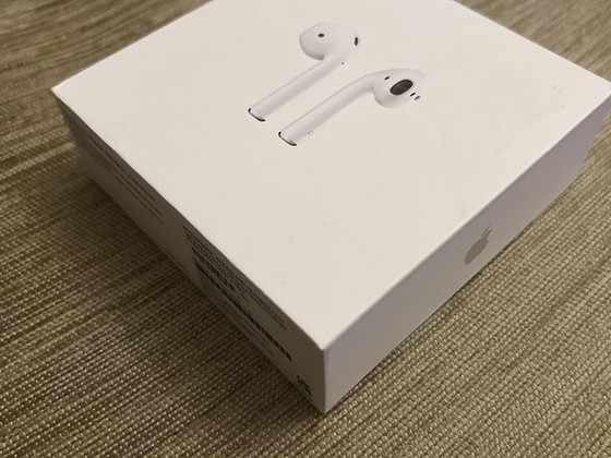Airpods оригинальная коробка.