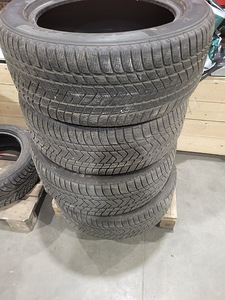 Резина pirelli 275/55R20 (3 фото из 7)