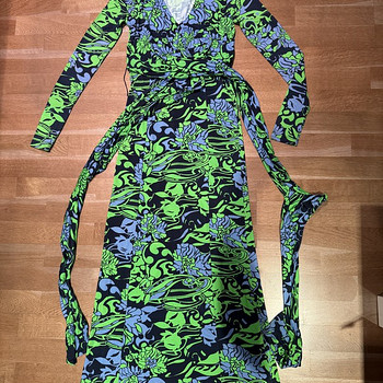 Pikk värviline kleit