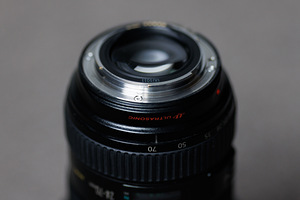 Canon EF 24-70mm f/2.8 объектив (3 фото из 8)