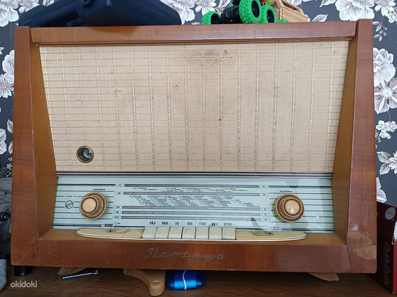 Müüa vana raadio koos lintmakiga