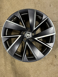 20" Skoda Enyaq originaalvelg 5x112 (1tk) (1 foto / 3)