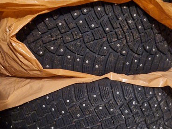 Шипованные шины 225/60/R18 Continental IceContact 2