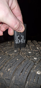 Шипованные шины 225/60/R18 Continental IceContact 2 (2 фото из 4)