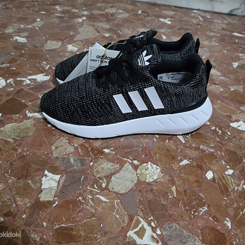 Adidas женские кроссовки