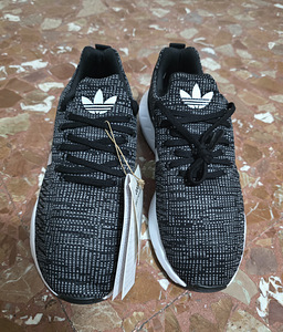 Adidas женские кроссовки (2 фото из 3)