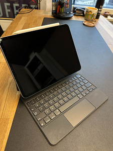 2018 Apple iPad Pro 11” (64GB) + Apple Pencil (2.gen) + Keyb (1 foto / 3)