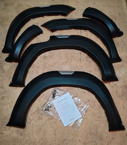 Расширители арок Toyota Hilux PC403-0K014 (1 фото из 2)
