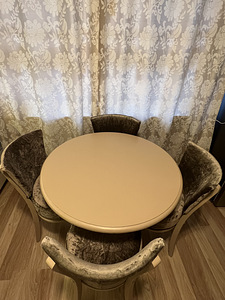 Стол и стулья (3 фото из 4)