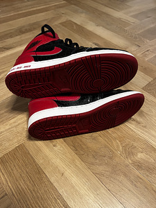 Air Jordan 1 High Bred (3 фото из 4)
