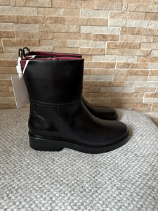 Новые кожаные сапоги Tommy Hilfiger. Размер 41 (1 фото из 5)