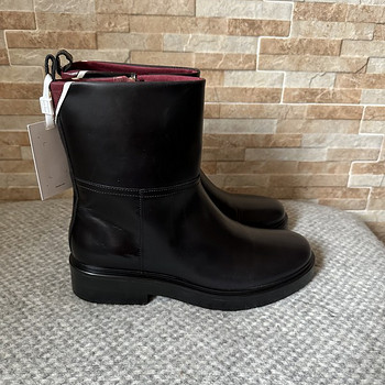 Uued täisnahast Tommy Hilfiger saapad. Suurus 41
