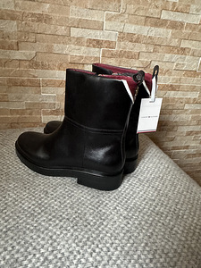 Новые кожаные сапоги Tommy Hilfiger. Размер 41 (4 фото из 5)