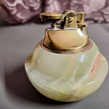 Настольная зажигалка из камня